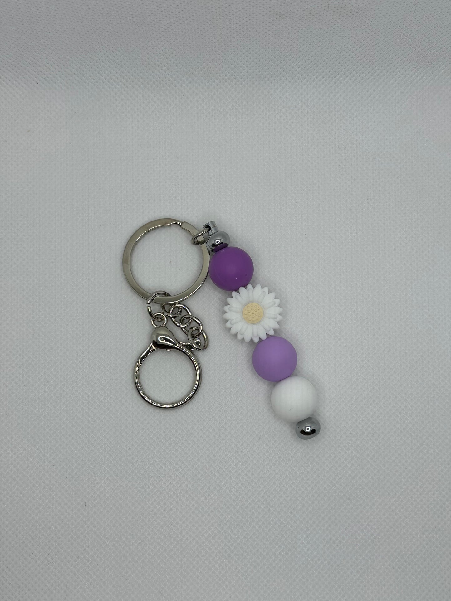 White Daisy And Purple Silver Metal Keychain