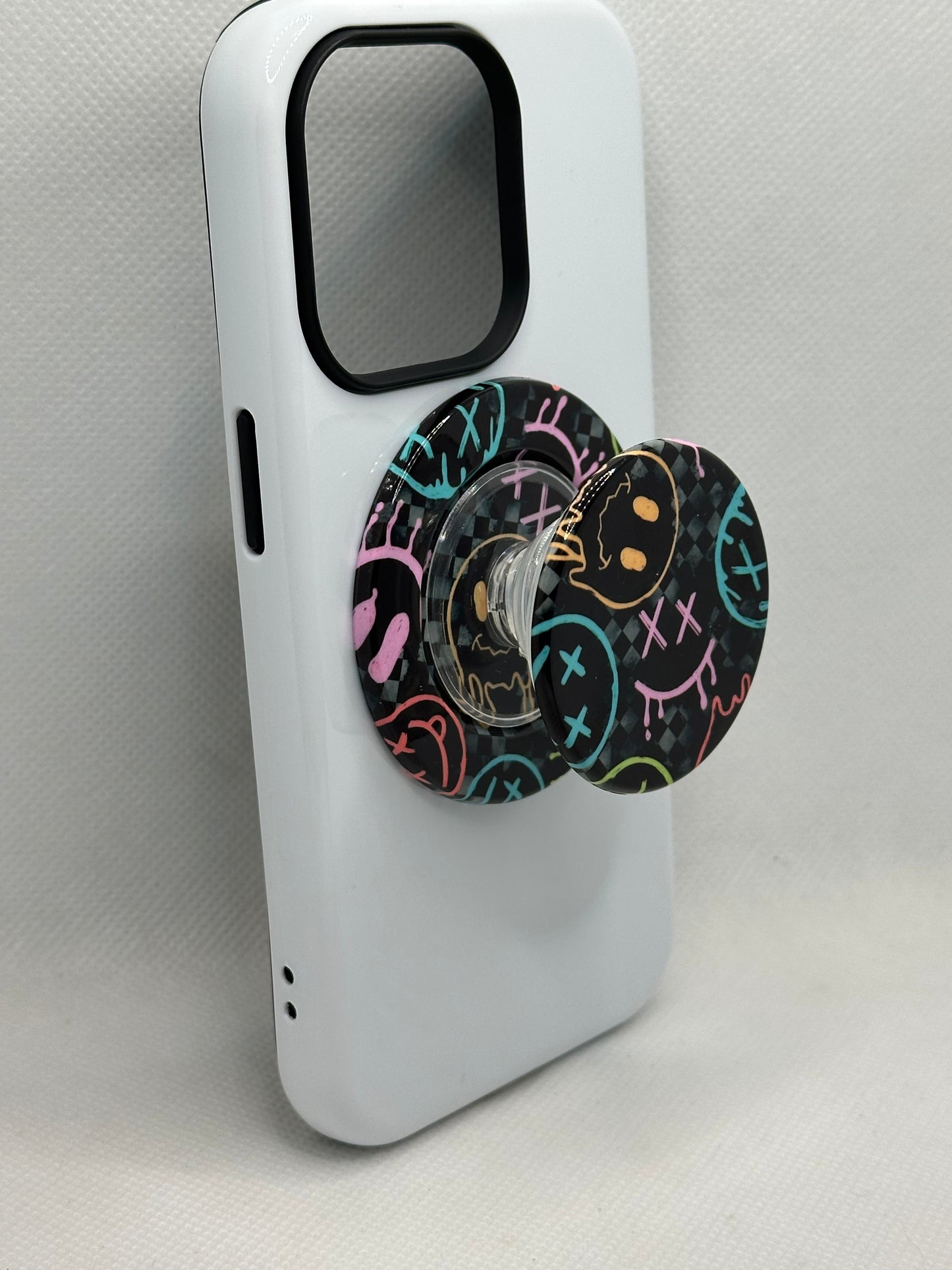 Checkerboard Smilies Magnetic Phone Grip