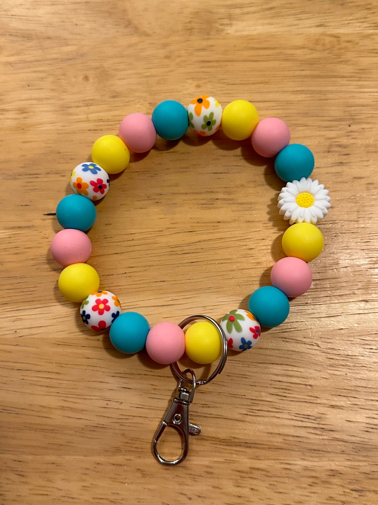 Spring Daisy Oversized Silicone Bead Wristlet