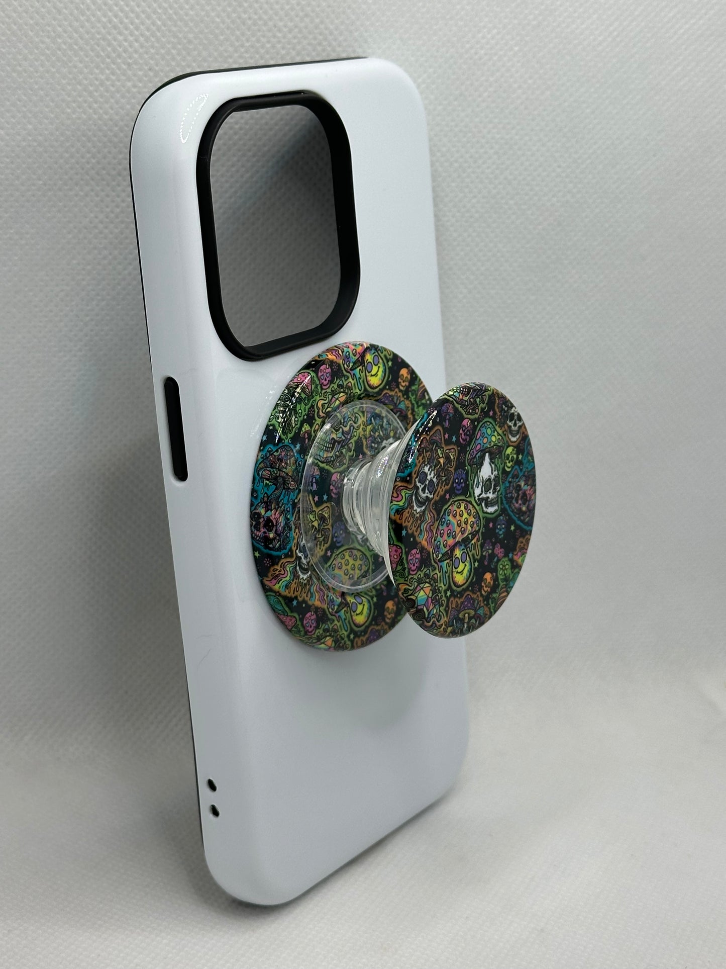 Trippy Skulls And Mushrooms Magnetic Phone Grip